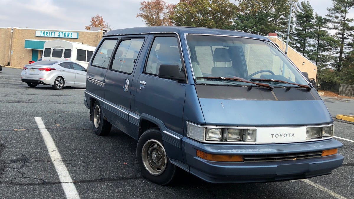 toyota old minivan