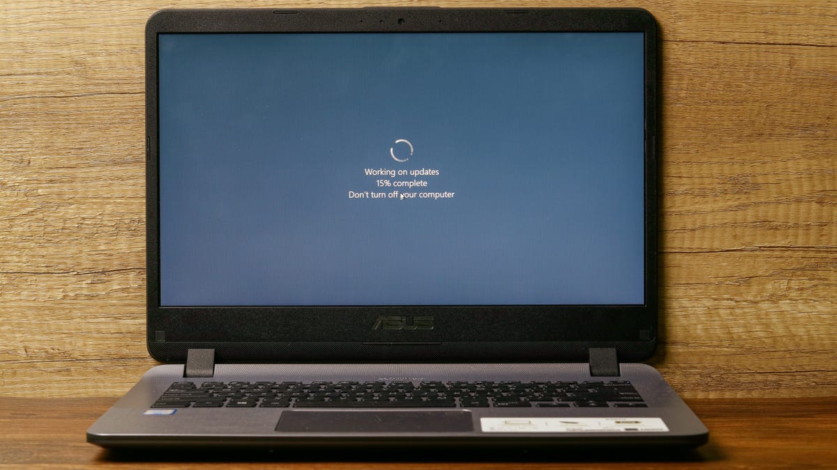 How to block windows 10 from automatically updating