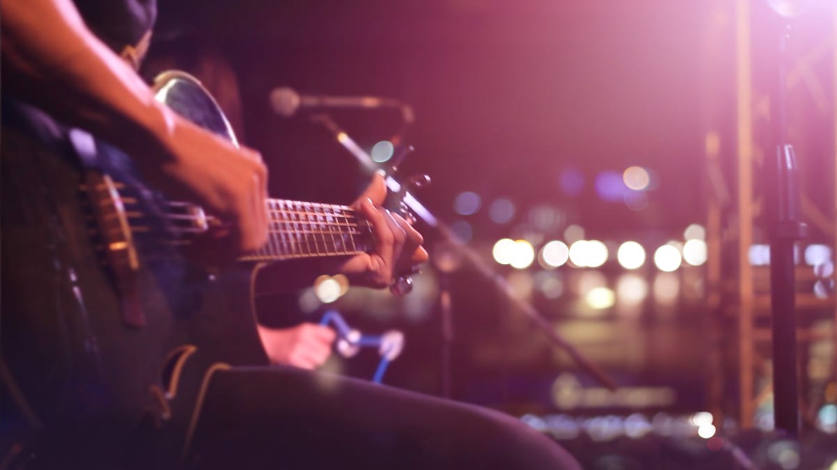 How to Watch the AMAs Tonight Without Cable