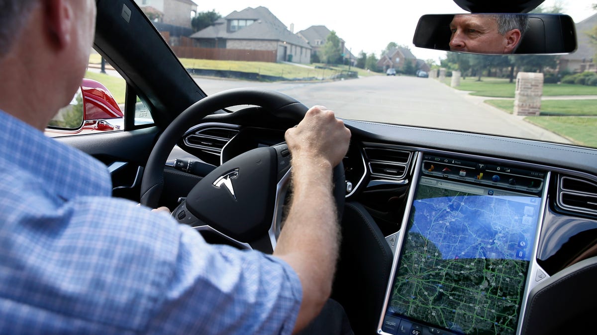Flash Memory on Some Tesla Cars Is Reportedly Burning Out, Causing Major Issues