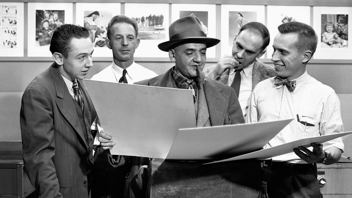 More than 70 unseen Arthur “Weegee” Fellig crime scene photos just