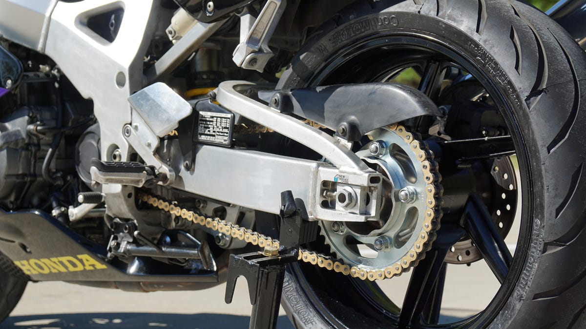 loose chain on motorcycle