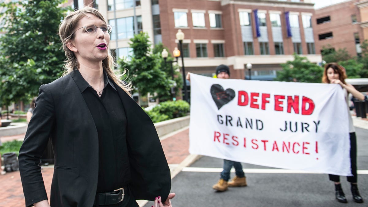 Psychologist Finds Chelsea Manning's Imprisonment Pointless as Lawyers Seek Her Release