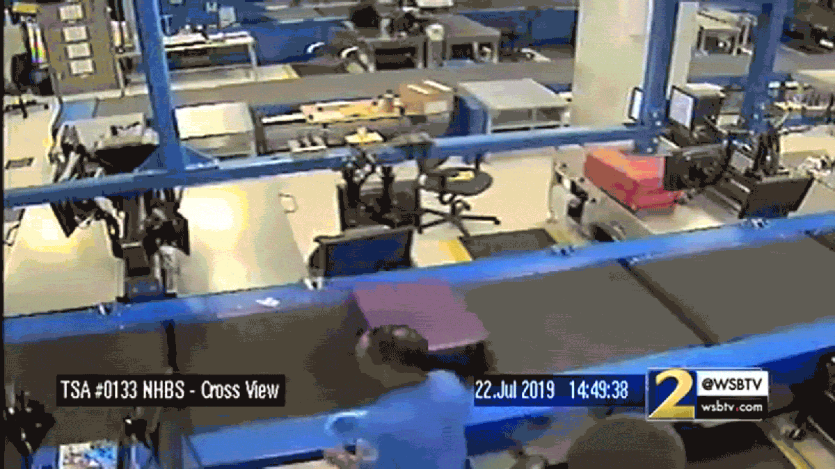 Little Kid Jumps On Airport Luggage Carousel And Gets Tiny Glimpse