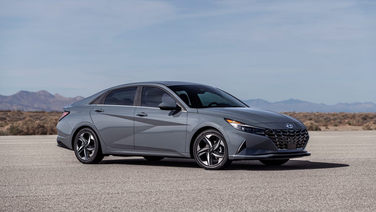 The 2021 Hyundai Elantra Hybrid Gets A Whopping 50 MPG