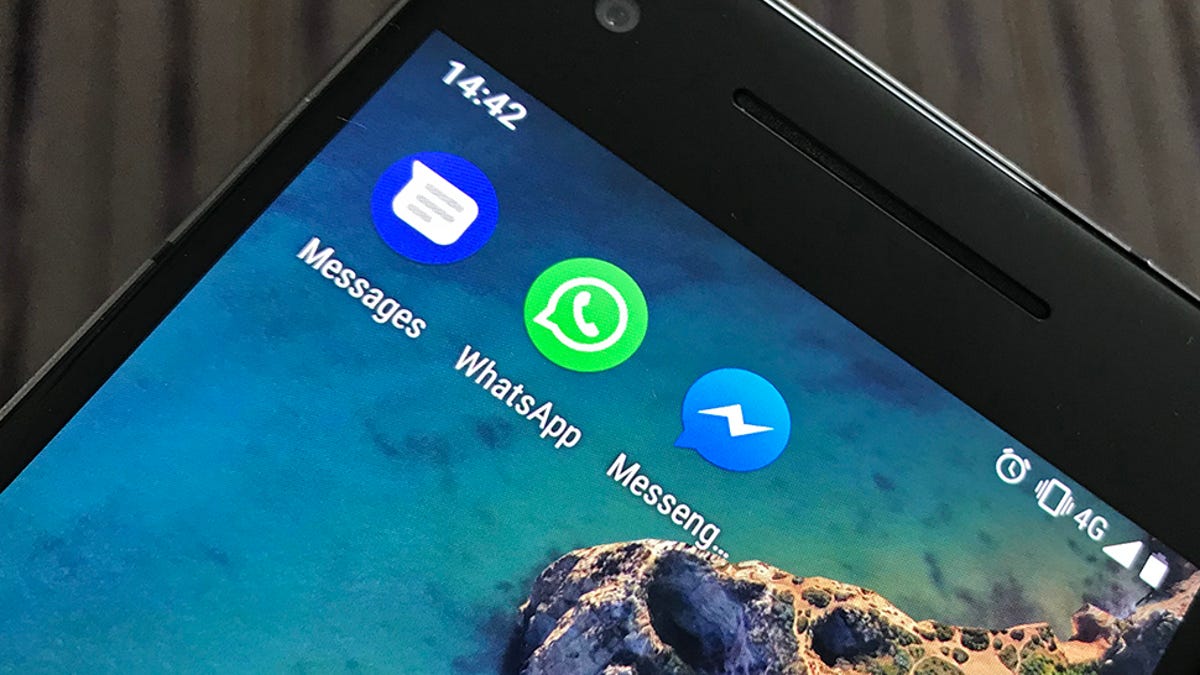 How To Message All Your Friends Without Resorting To A Bad Group Chat