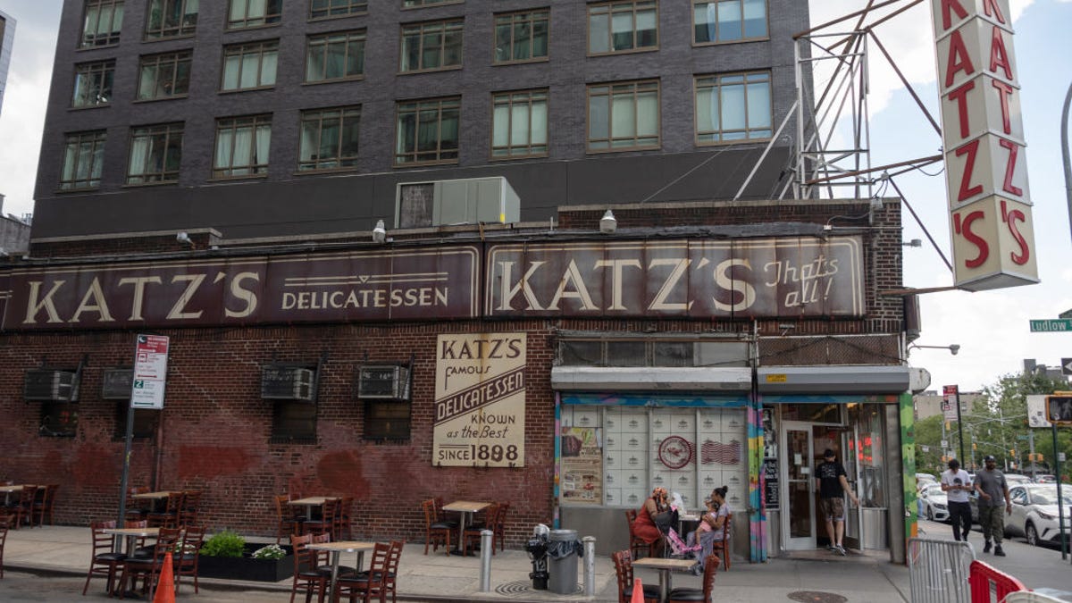 For The First Time In History Katz S Deli In New York Has Outdoor Seating