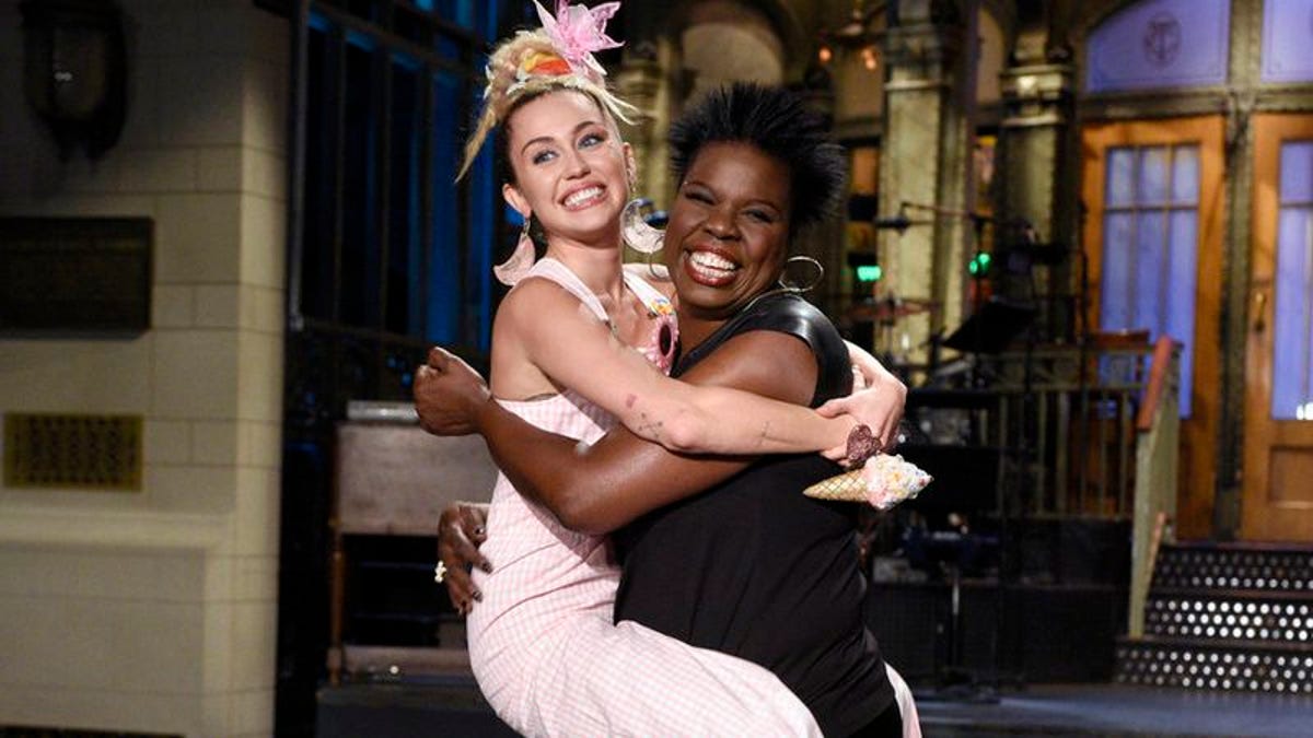 A disappointing Saturday Night Live premiere at least offers one cast