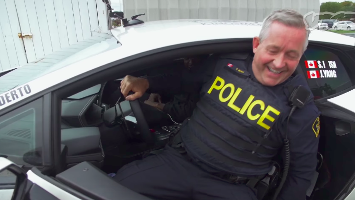 Watch The Nicest Police Officer Ever Drive The Lamborghini