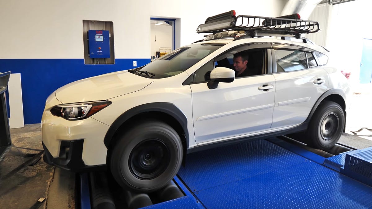 subaru crosstrek tire size