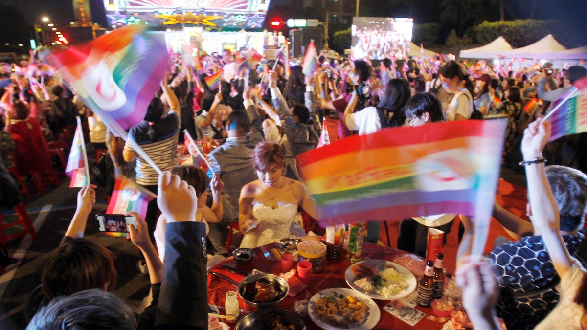 Taiwan Celebrates Same Sex Marriage With Big Wedding Banquet