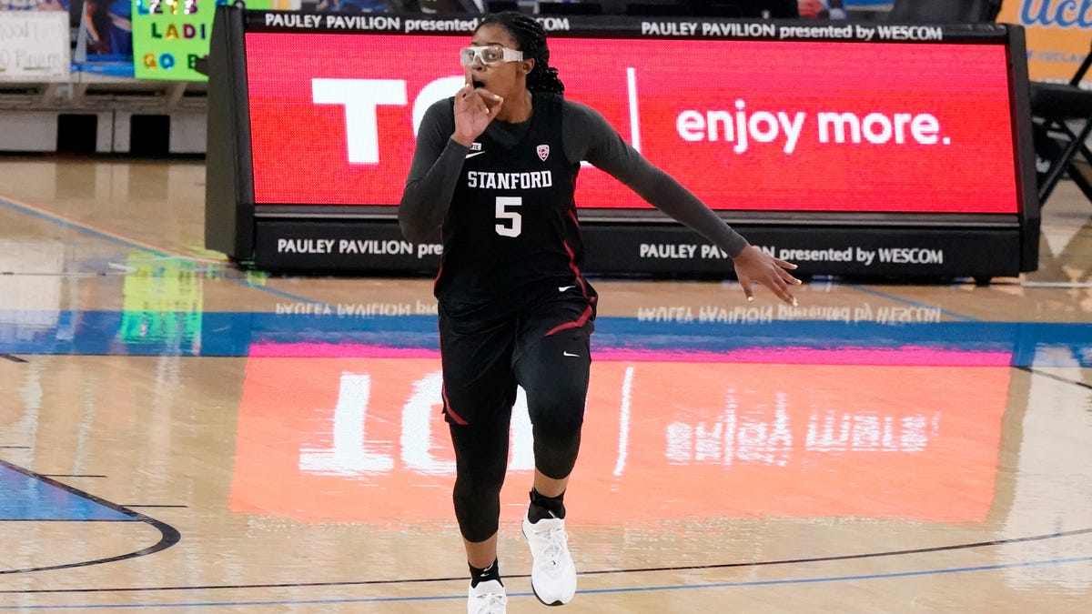 Fran Belibi keeps dunking all over women’s basketball