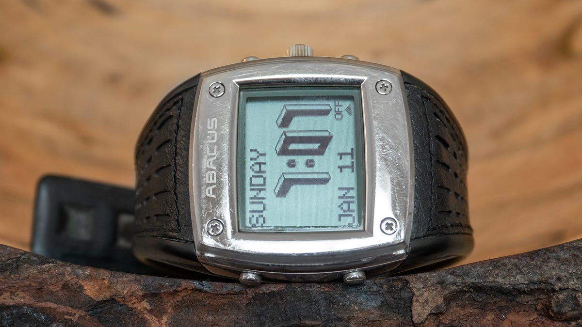 I Miss Microsoft's Smartwatches That Were Too Smart for Their Time thumbnail