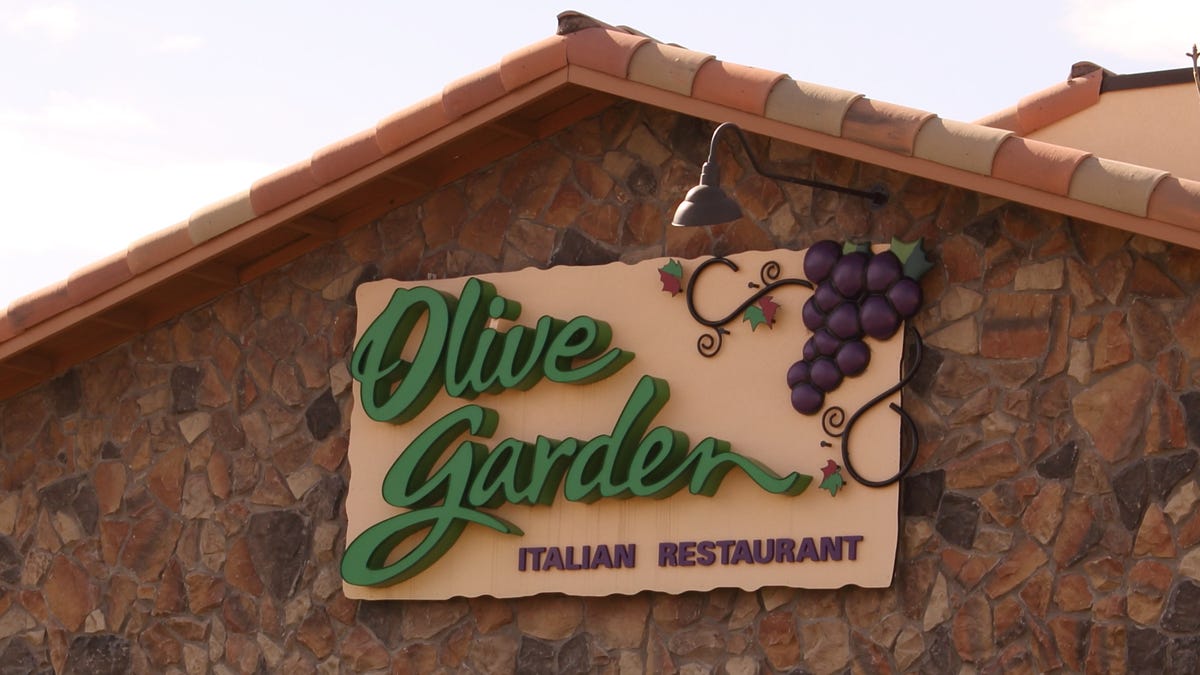 Florida Man Arrested Outside Olive Garden For Belligerent Eating