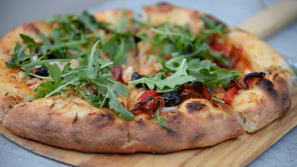 Why You Need A Cast Iron Skillet For Homemade Pizza
