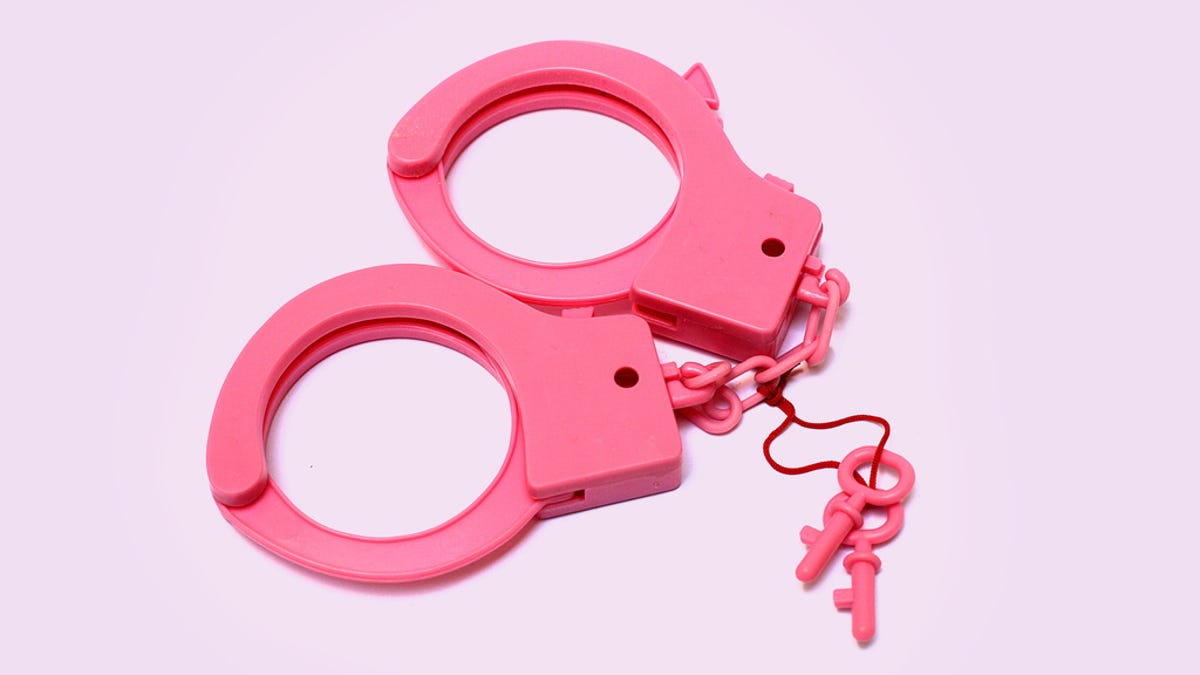 LA sheriff’s department using pink handcuffs for breast cancer for arrests