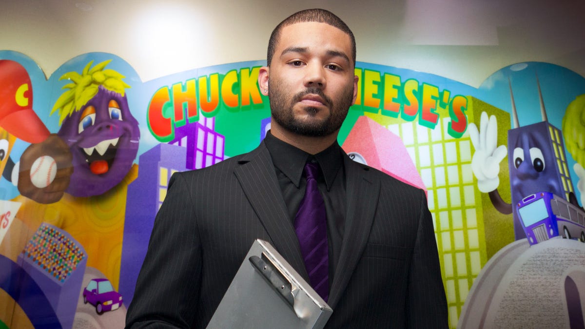 Chuck E. Cheese’s Pit Boss Tells Floor Attendant To Keep An Eye On