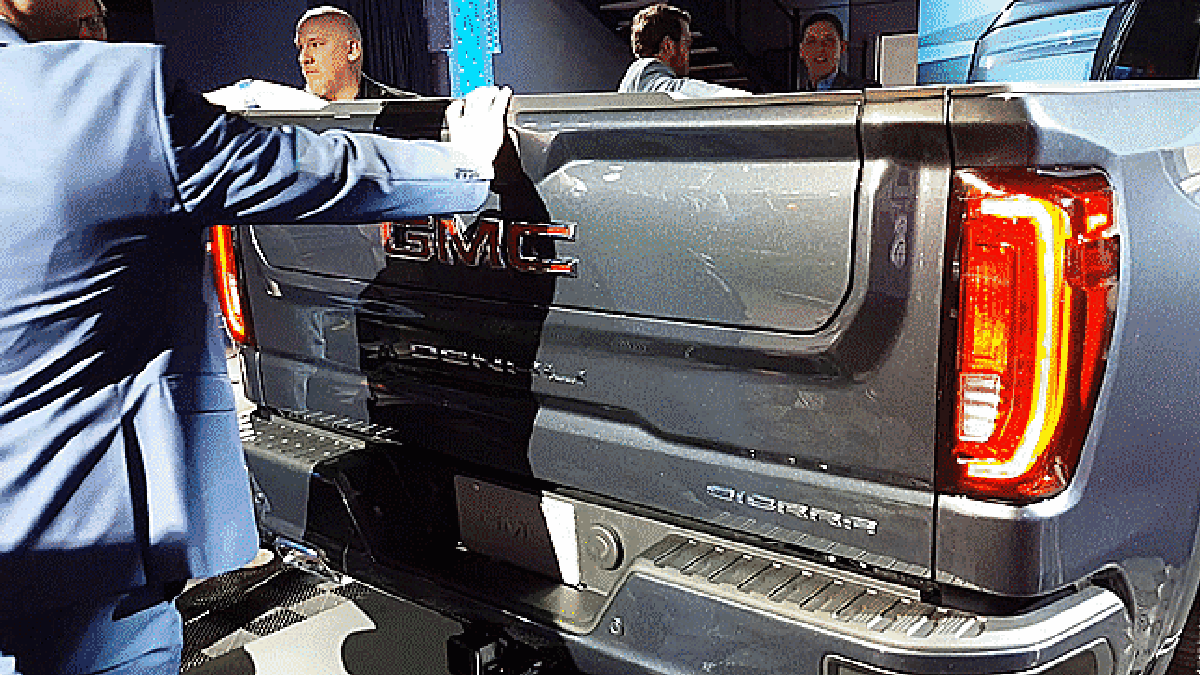 Heres Exactly How The 2019 Gmc Sierras Six Way Tailgate Works