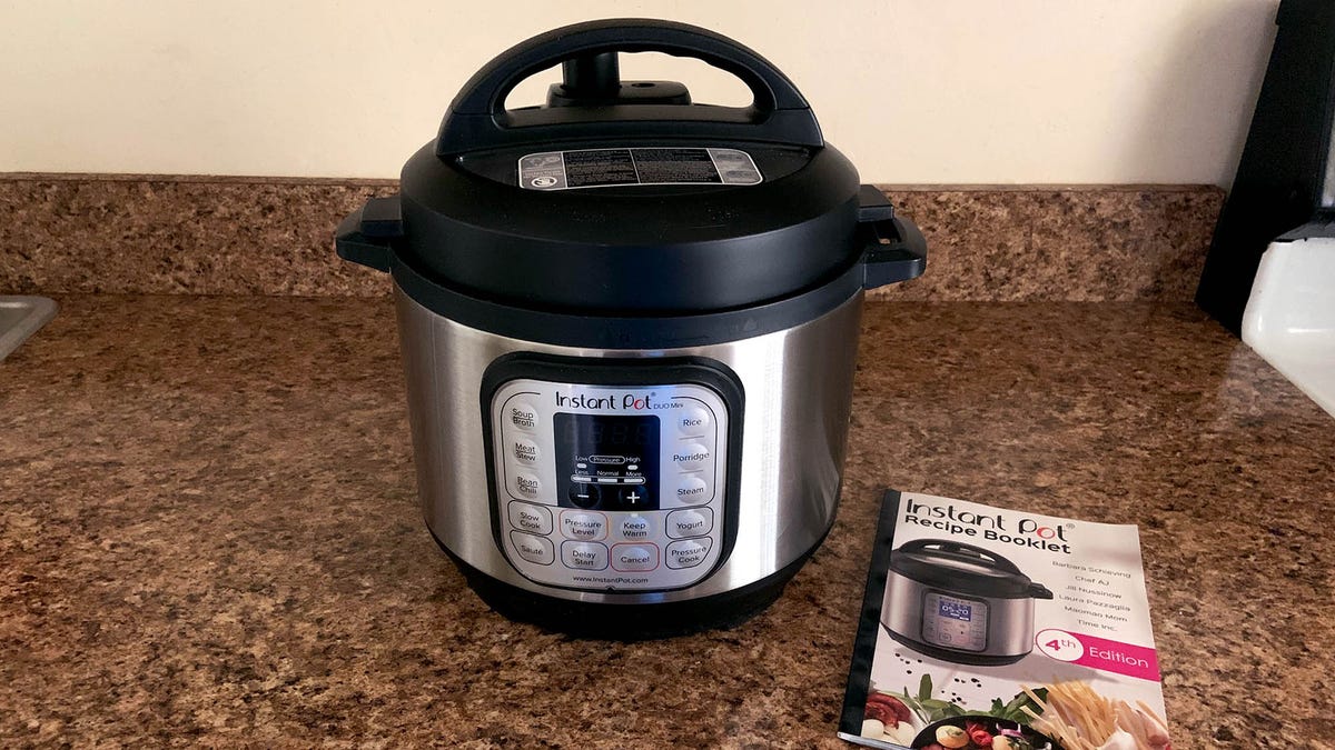 Hechting Sleutel plotseling New Instant Pot Comes With Recipe Book For Easy Weeknight IEDs