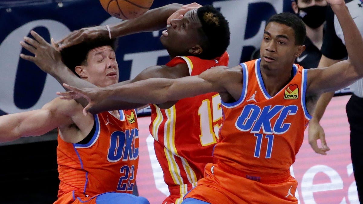 The internet is enjoying the failure of the orange Thunder / Hawks t-shirt, our eyes not so much