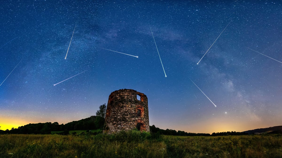 Catch the top of a meteor shower with fireballs tonight