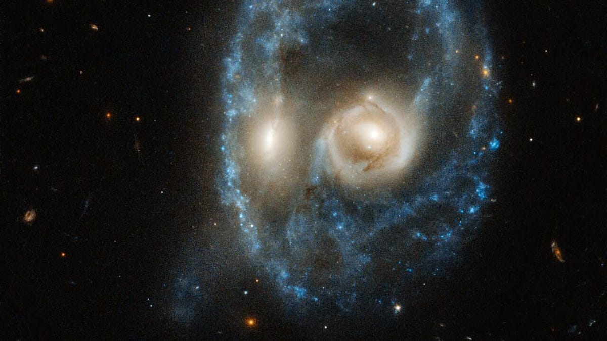 Hubble Spots a Ghoulish 'Face' in the Depths of Space