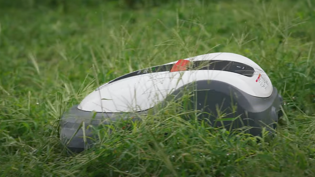 Honda Made The Grass Miimo, a cute little Roomba for your lawn
