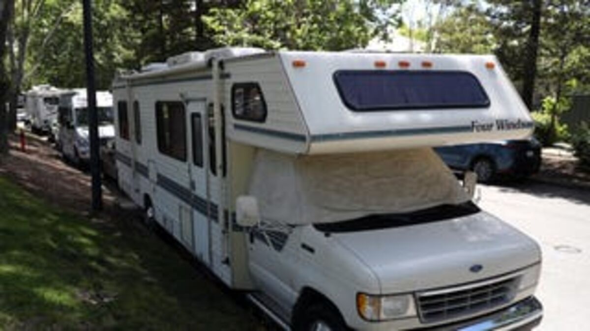 Owners Are Offering Their Empty RVs To Medical Staff During Coronavirus ...