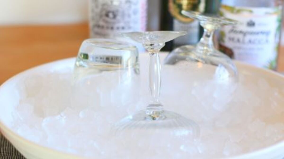 How To Quickly Chill A Cocktail Glass
