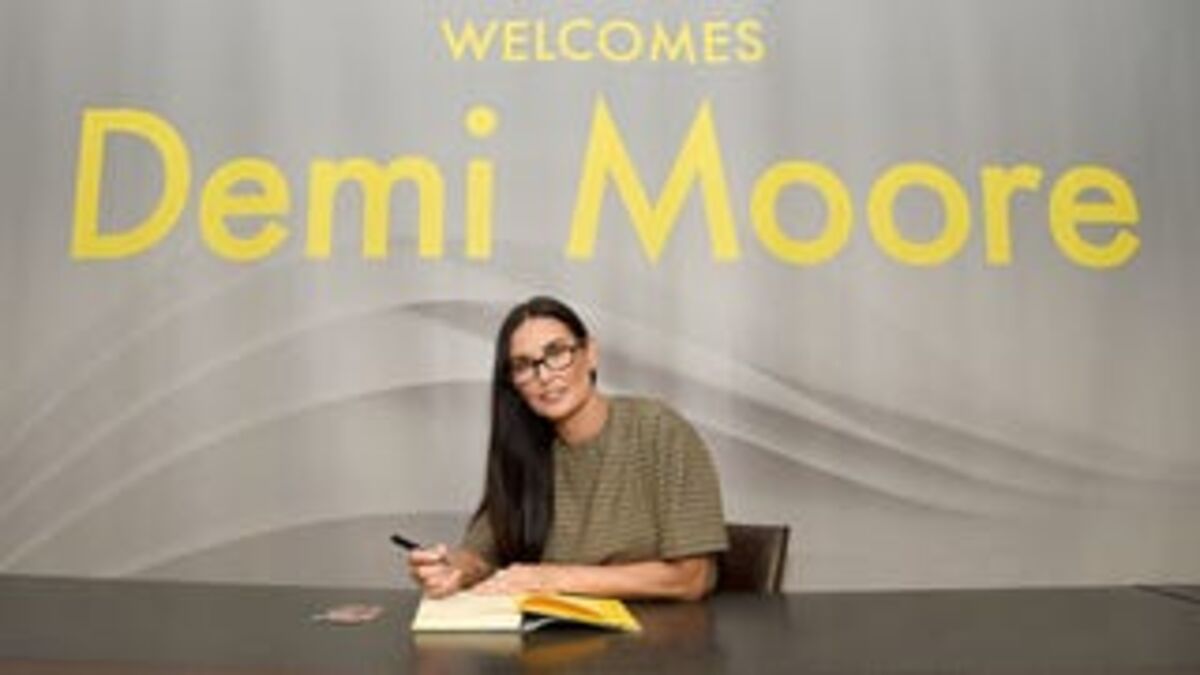 Demi Moore Has 7 Dogs