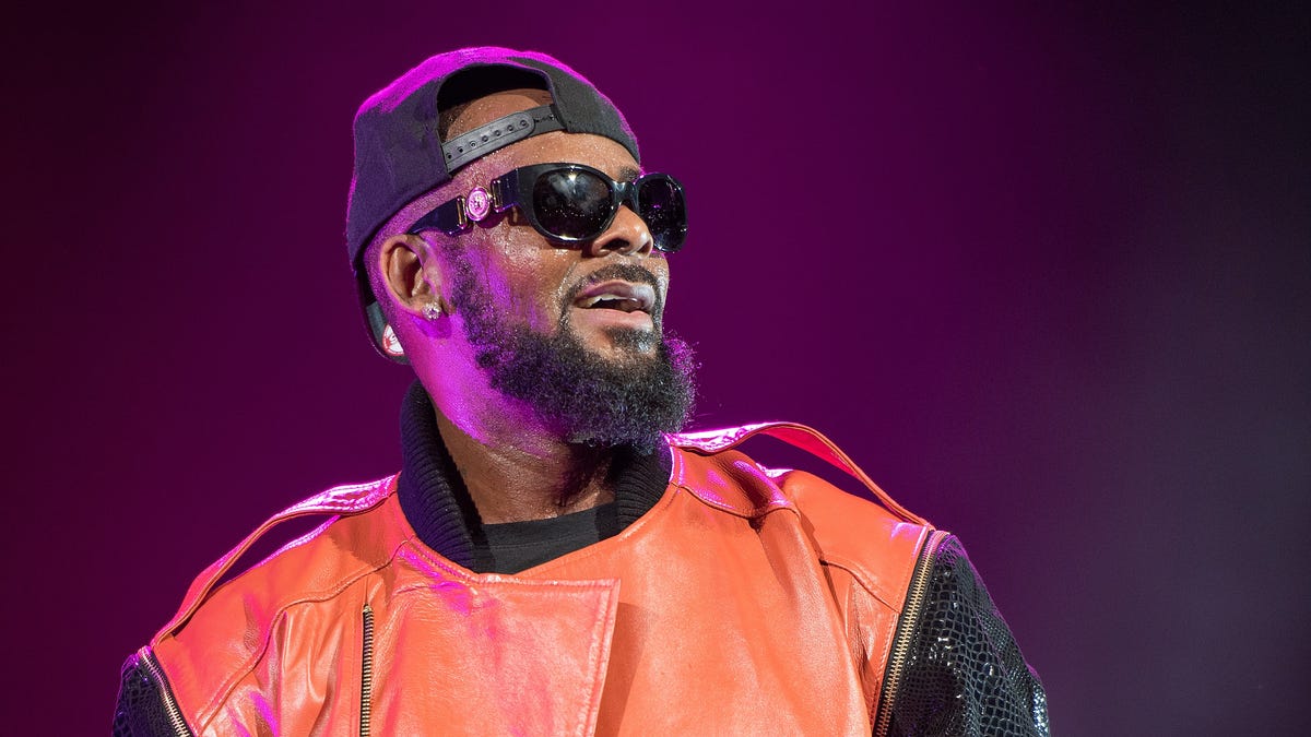 R Kelly Plans 35 More Chapters Of Trapped In The Closet