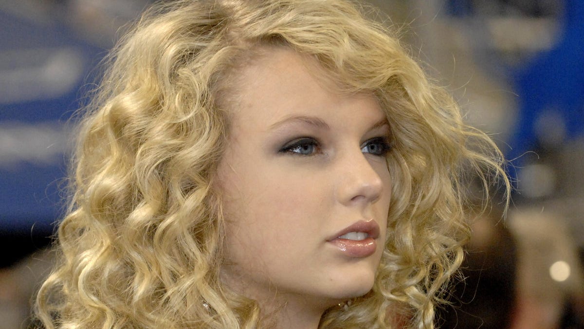 Taylor Swift Just Disrespected Earth Wind And Fire With Her Cover Of ‘september 