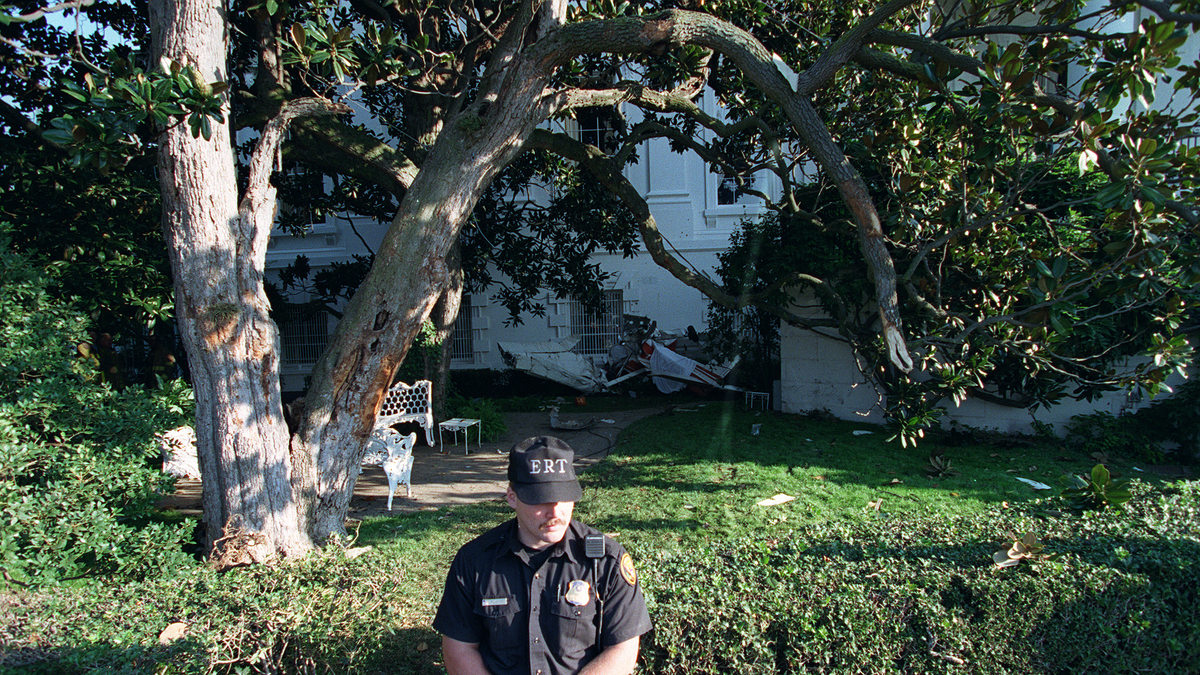 That Time A Plane Crashed Into The White House s Front Yard
