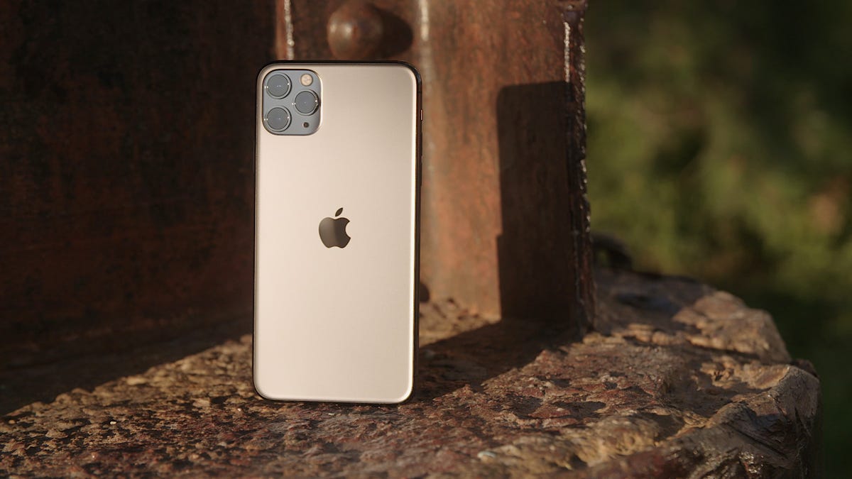 Apple Continues To Make An Absolute Shit-Ton of Money on iPhones Somehow thumbnail