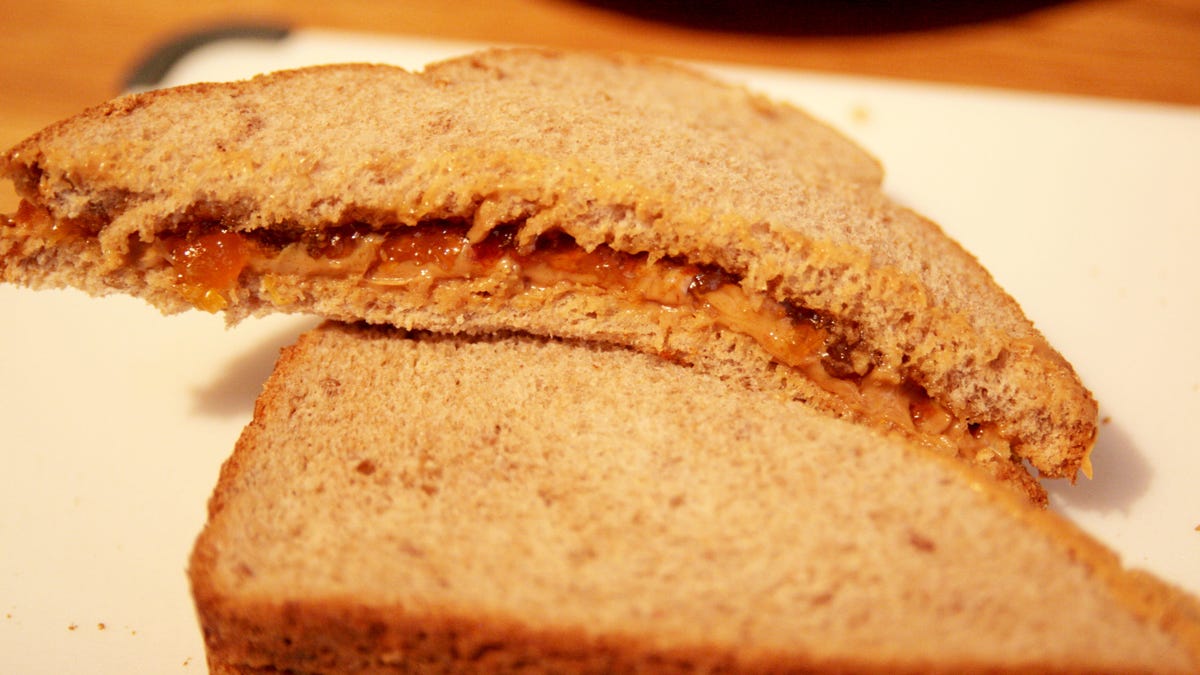 Chúng tôi đã lấy các mẹo của độc giả để làm bánh sandwich PB&J ngon nhất