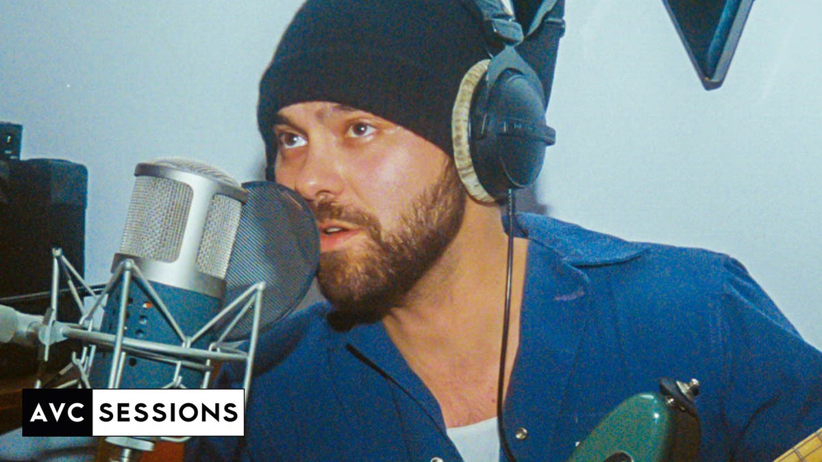 Watch Shakey Graves perform