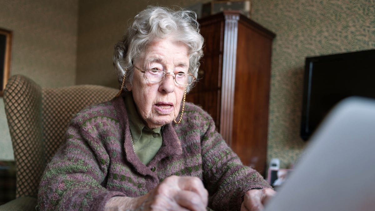 Do your grandparents. Бабушка в скайпе.
