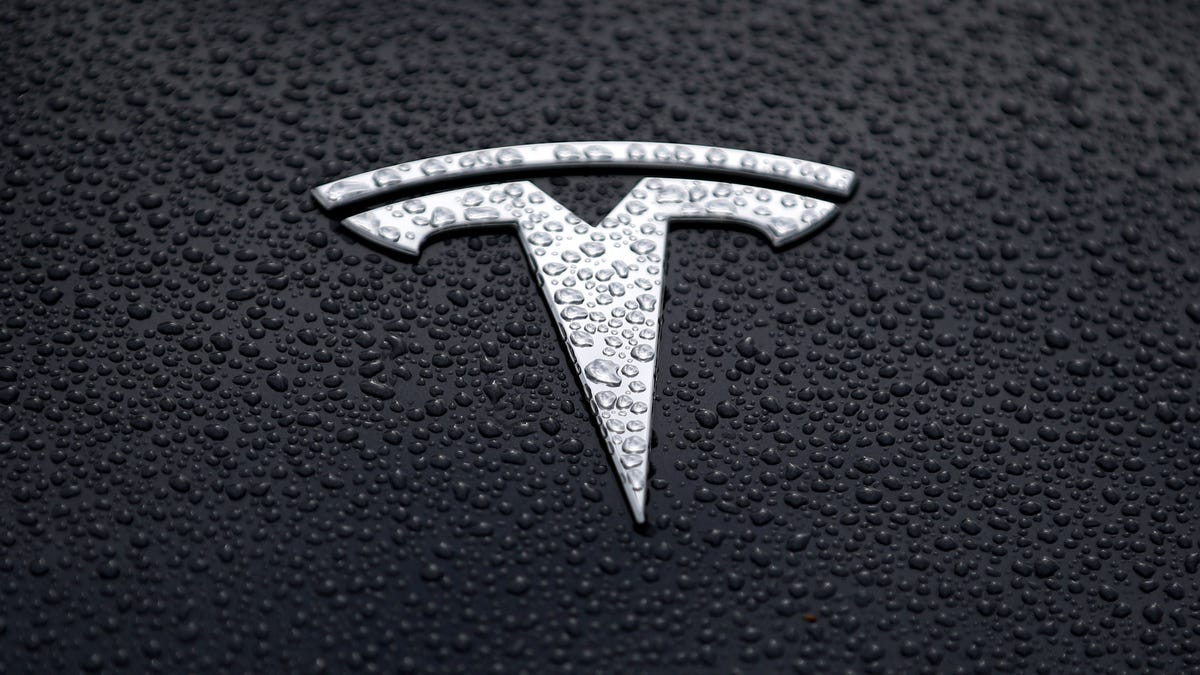Tesla silently enters the energy sector with battery Gambit: report