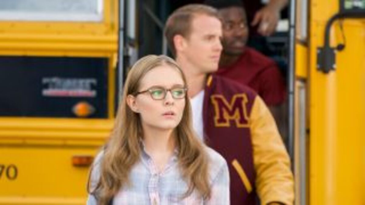 A Flashback Heavy Supergirl Heads Back To Riverdale Er Midvale