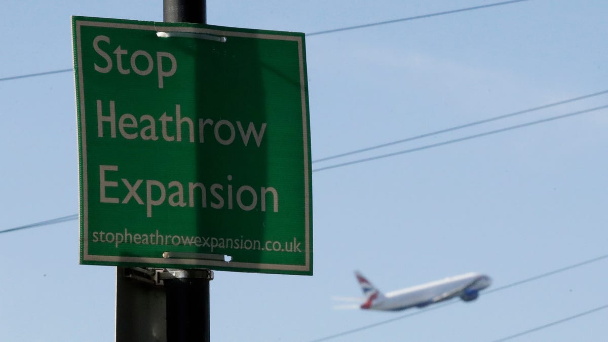 19 Climate Change Activists Arrested for Drone Protest Against Heathrow Airport Expansion - Gizmodo