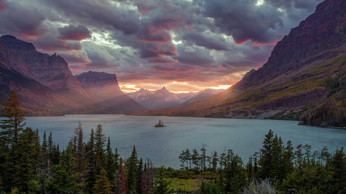 Guy Whose Photo Broke Android Phones Just Wanted to Capture a Beautiful Sunset thumbnail