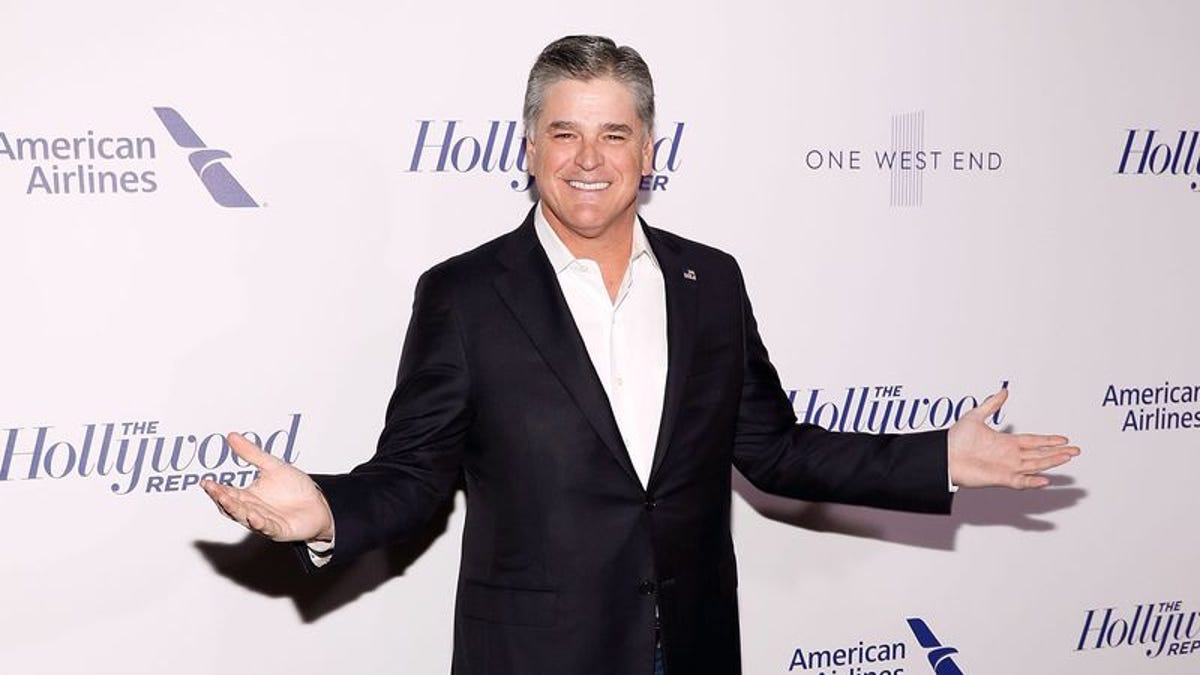 Good boy Sean Hannity manages to stick to "no petty political fighting" pledge for 8 whole hours