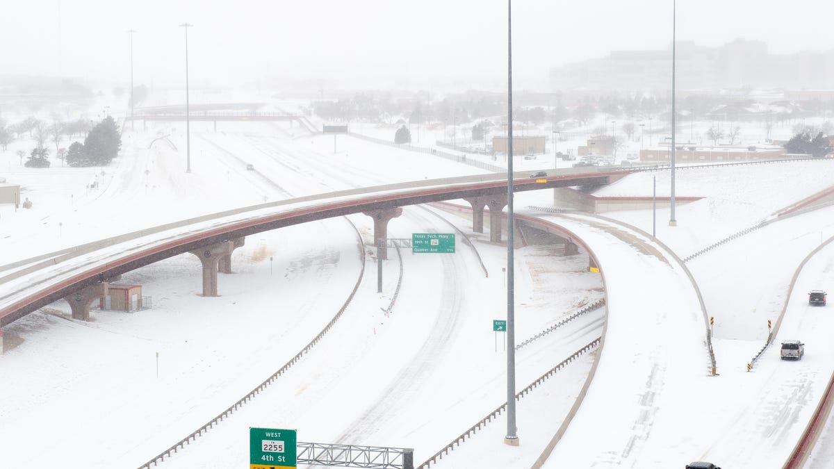 Texas hospitals are being evacuated due to a lack of hot water and heat