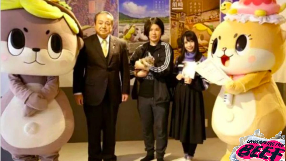 Japanese Otter Fired After An Unsanctioned Mascot Goes Rogue