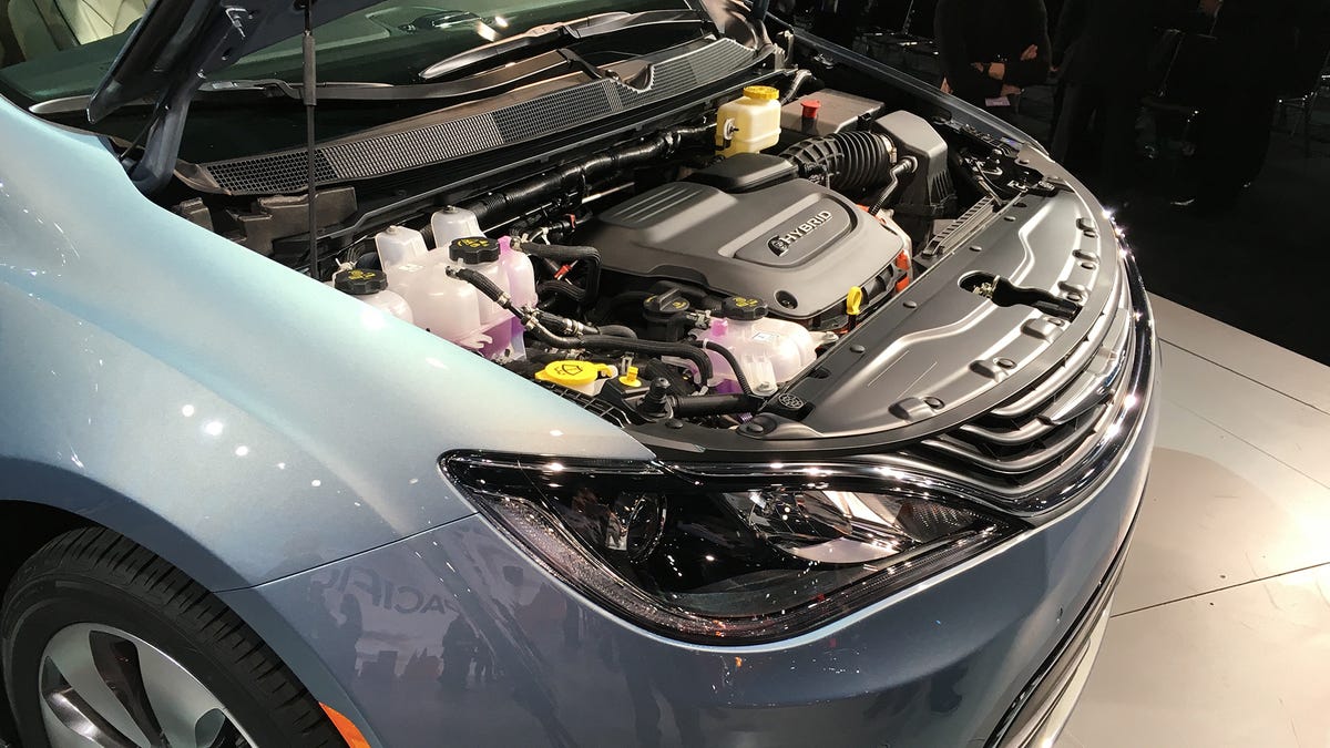 How Does Chrysler S Pacifica Plug In Hybrid Minivan Get 80