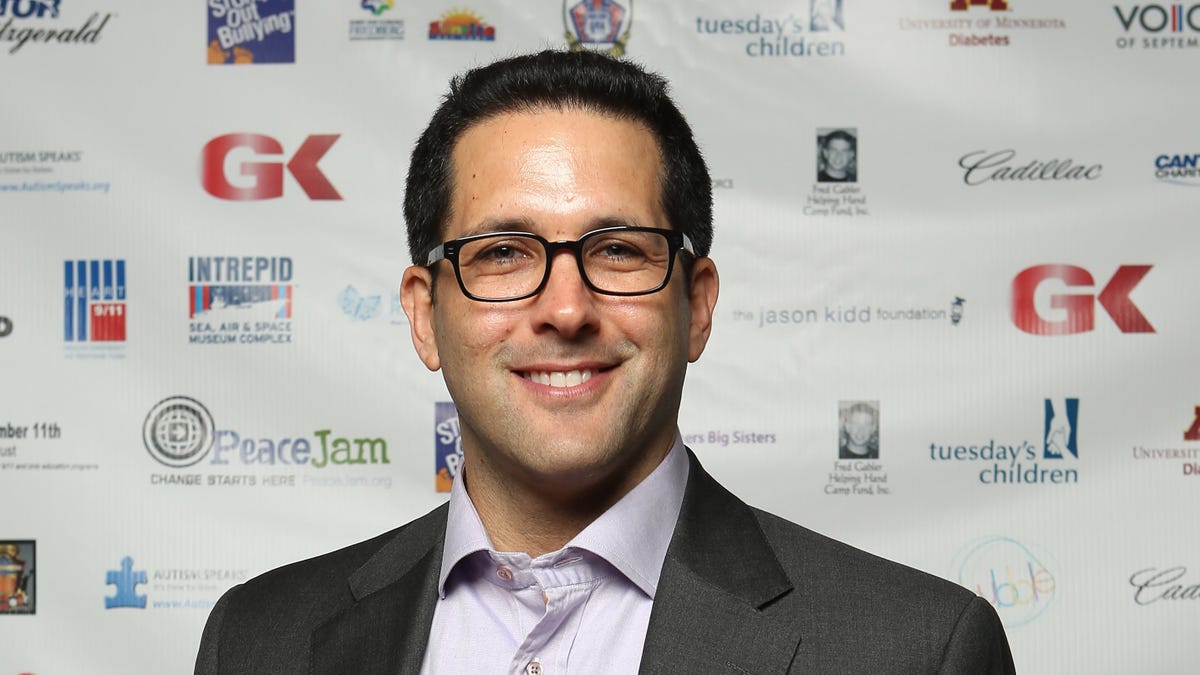 BREAKING: Adam Schefter is a vacuous turd who embodies white male