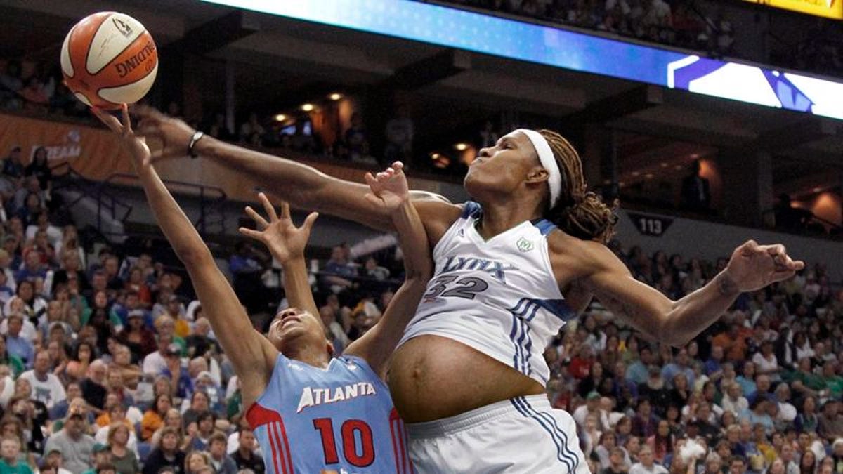 WNBA Finals Dominated By Minnesota Lynxâ€™s 8-Months Pregnant Power Forward.