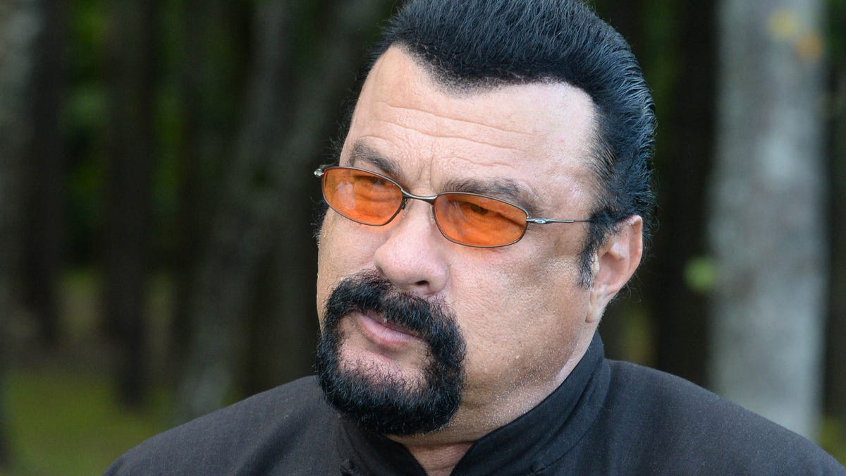 Steven Seagal Will Pay Over 330 000 To The Sec For Promoting Bitcoiin With Two I S