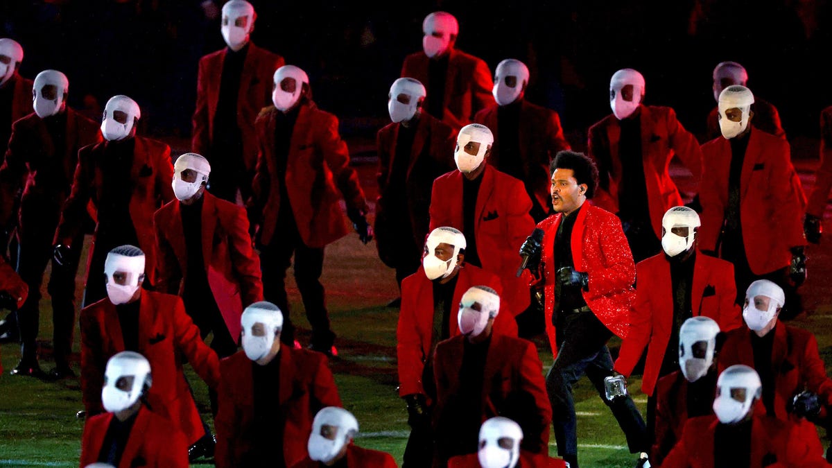 The Weeknd plays the hits, briefly gets lost in a maze in a by-the-book Super Bowl Halftime show