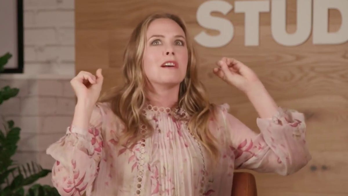 Alicia Silverstone Doesn't Know Why Everyone Is Making a ...